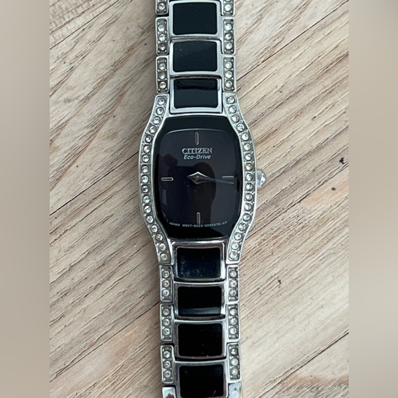 Citizen Eco-Drive Ladies Watch Crystals Black Dial and Bracelet Solar Powered - Picture 1 of 14